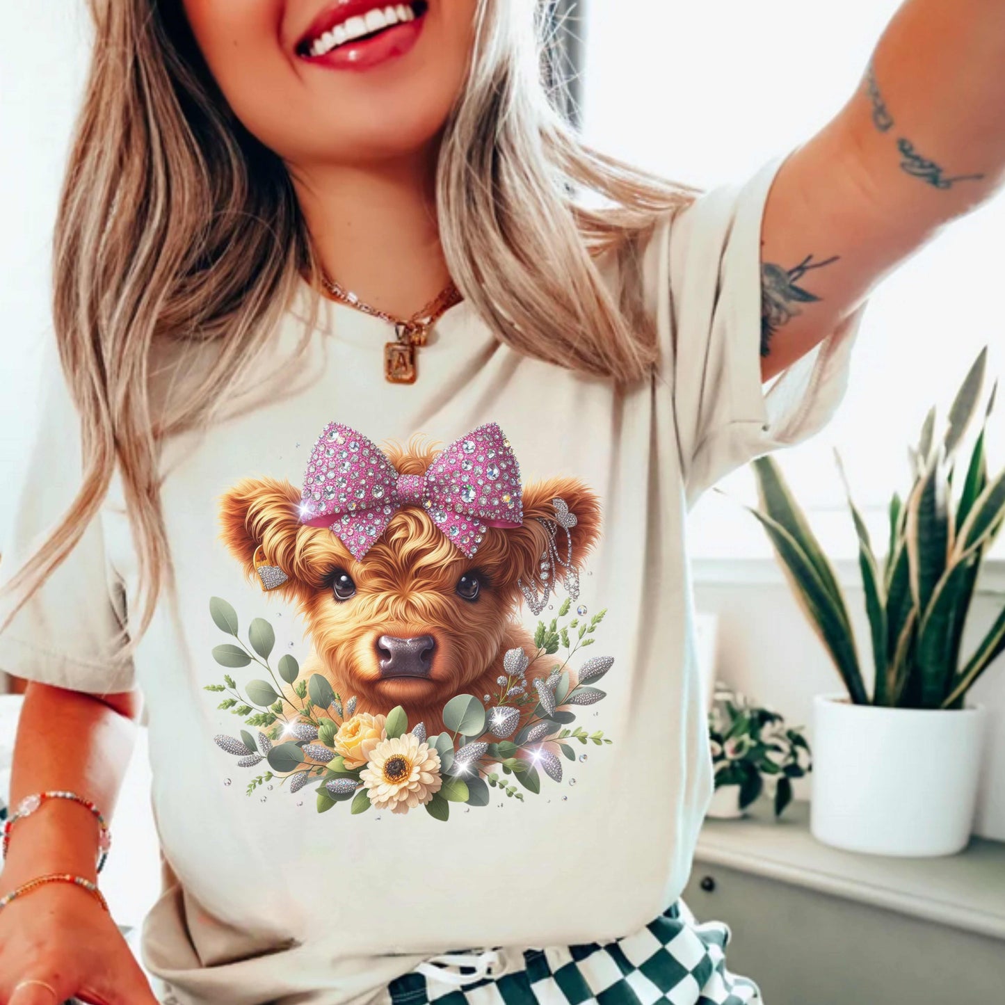 Cute Highland Cow With Blinged Couquette Bow T-Shirt